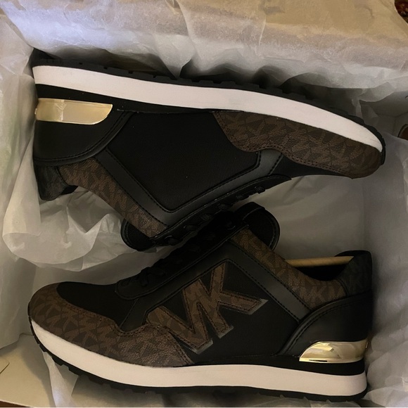 MK SHOES - Picture 1 of 6